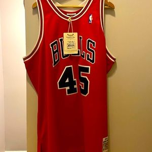 Show your team spirit with a Chicago bulls jersey.
